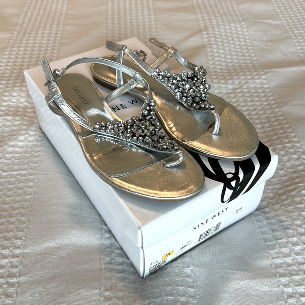 Nine West rhinestone thong sandal 7.5